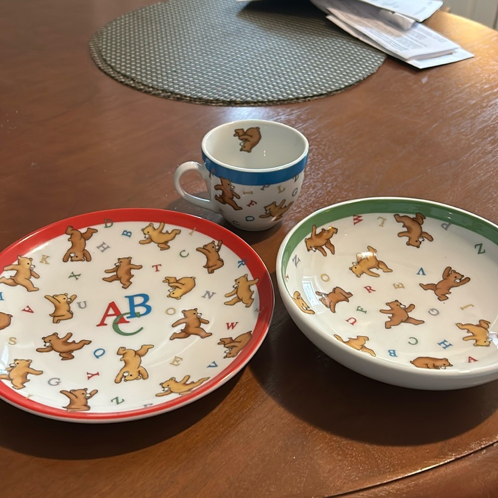 Set of Tiffany plates and cup, collection items.